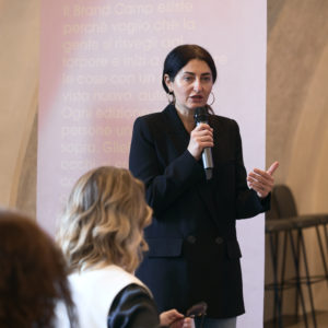 Paola Toini durante lo speech al Brand Camp 2026 a Bergamo.
